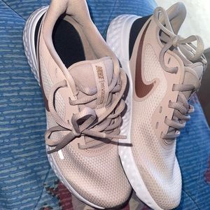 Womens Nike Revolution 5 Shoes